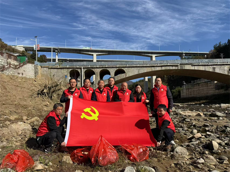 供水支部开展保护水源地主题党日活动