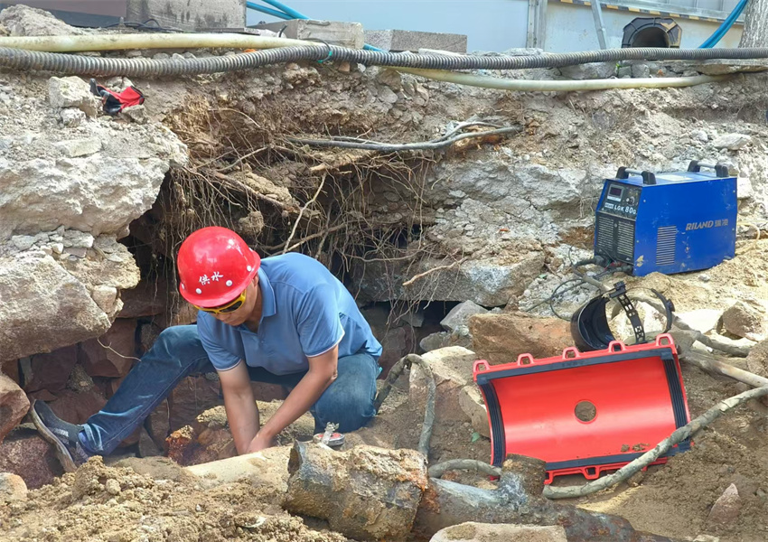 岳西供水加快推进建设路供水管网升级改造
